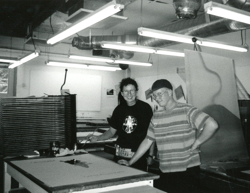 jaune Quick-to-See Smith in the Tamarind workshop